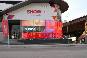 largest duty-free shopping mall in the world ( P10 )